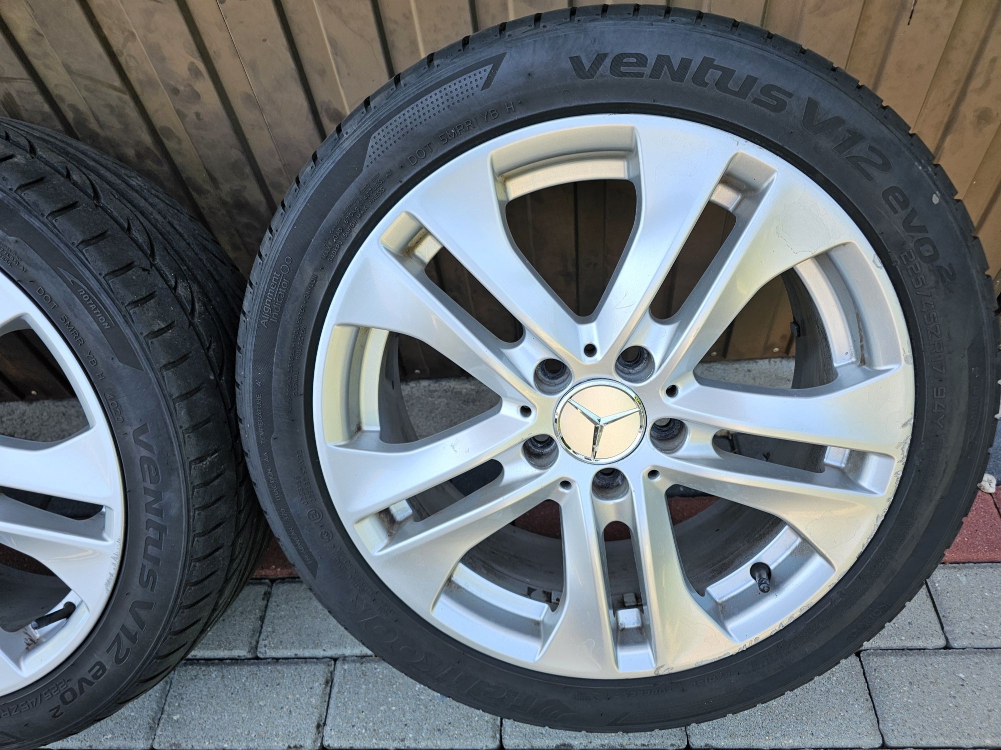 Oryginalne Alufelgi Mercedes Benz 5x112 z oponami letnimi