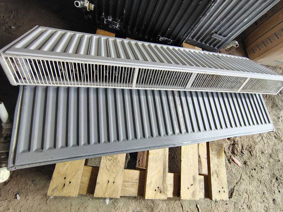 Металеві радіатори(батареї) в хорошому стані.