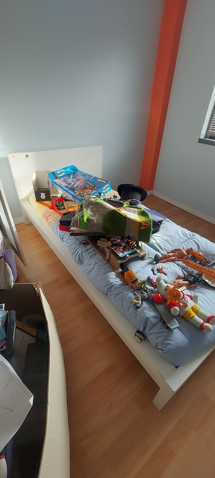 Cama criança branca com colchão 60€