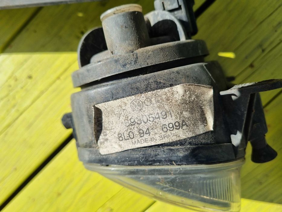 AUDI A3 8L lift (00-03)- HALOGENY zderzaka  przedniego wraz z KRATKAMI