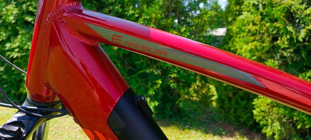 Rower elektryczny marki Romet E Rambler E 9.0 Roczny Stan jak Nowy