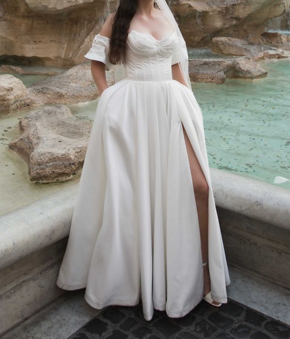 Suknia ślubna gładka