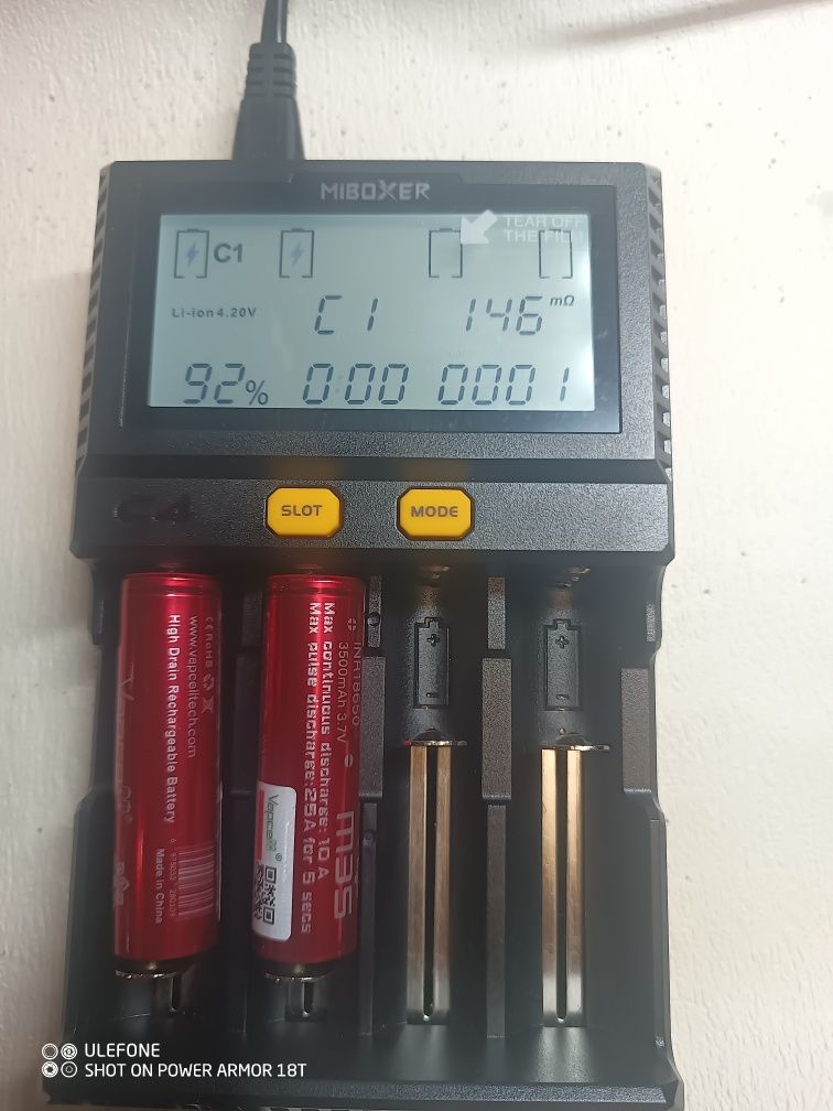 Miboxer C4 Smart Charger  зарядний пристрій для акумуляторів.