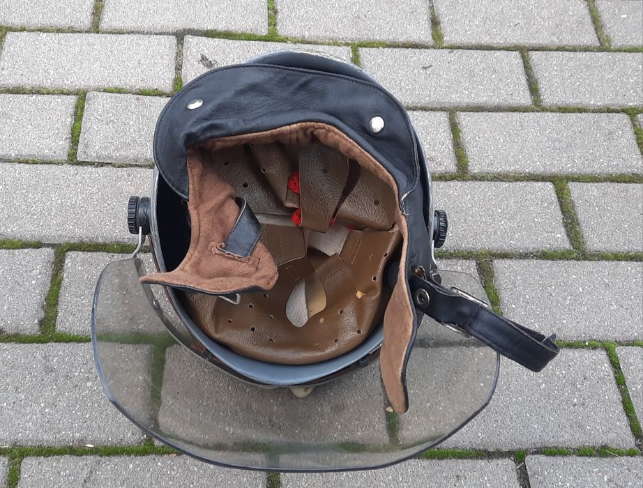 Kask milicyjny kask z przyłbicą milicjant zomo mo prl milicja kask