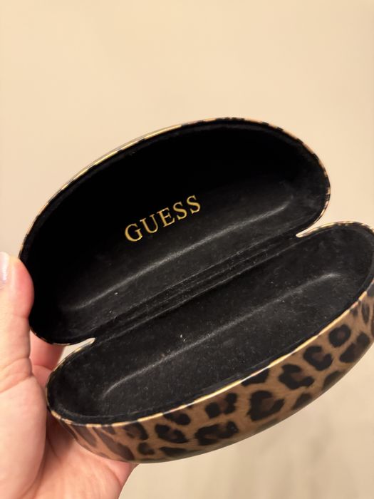 Etui na okulary Guess panterka