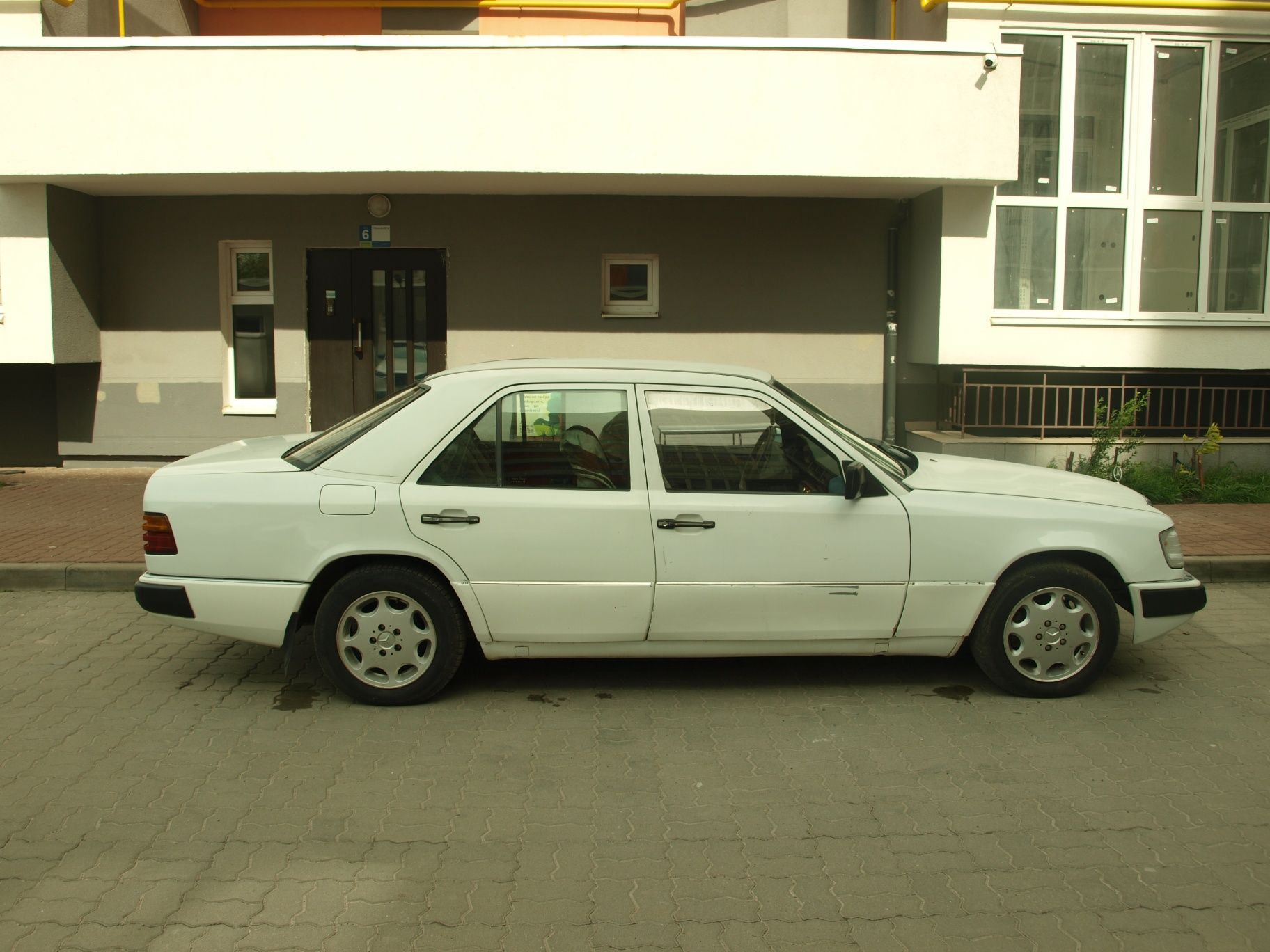 Mercedes Benz w124 2.3