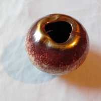Ceramiczny niemiecki wazonik w formie kuli.