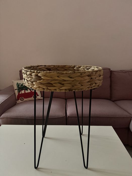 Okrągky stolik z trawy