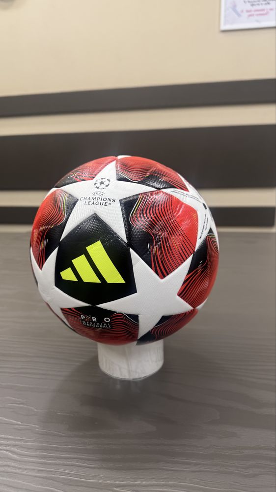 Футбольний м’яч Adidas league champions 2025 розмір 5 термошов
