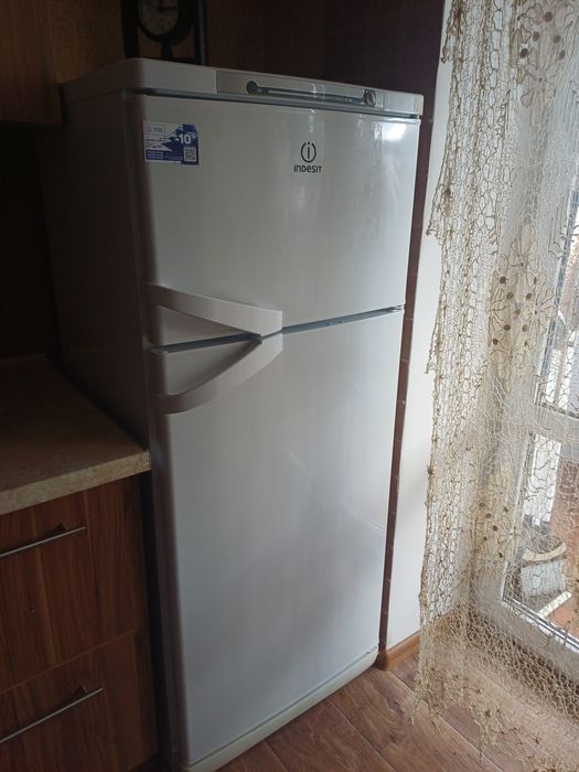 Холодильник Індезіт ST145 неробочий