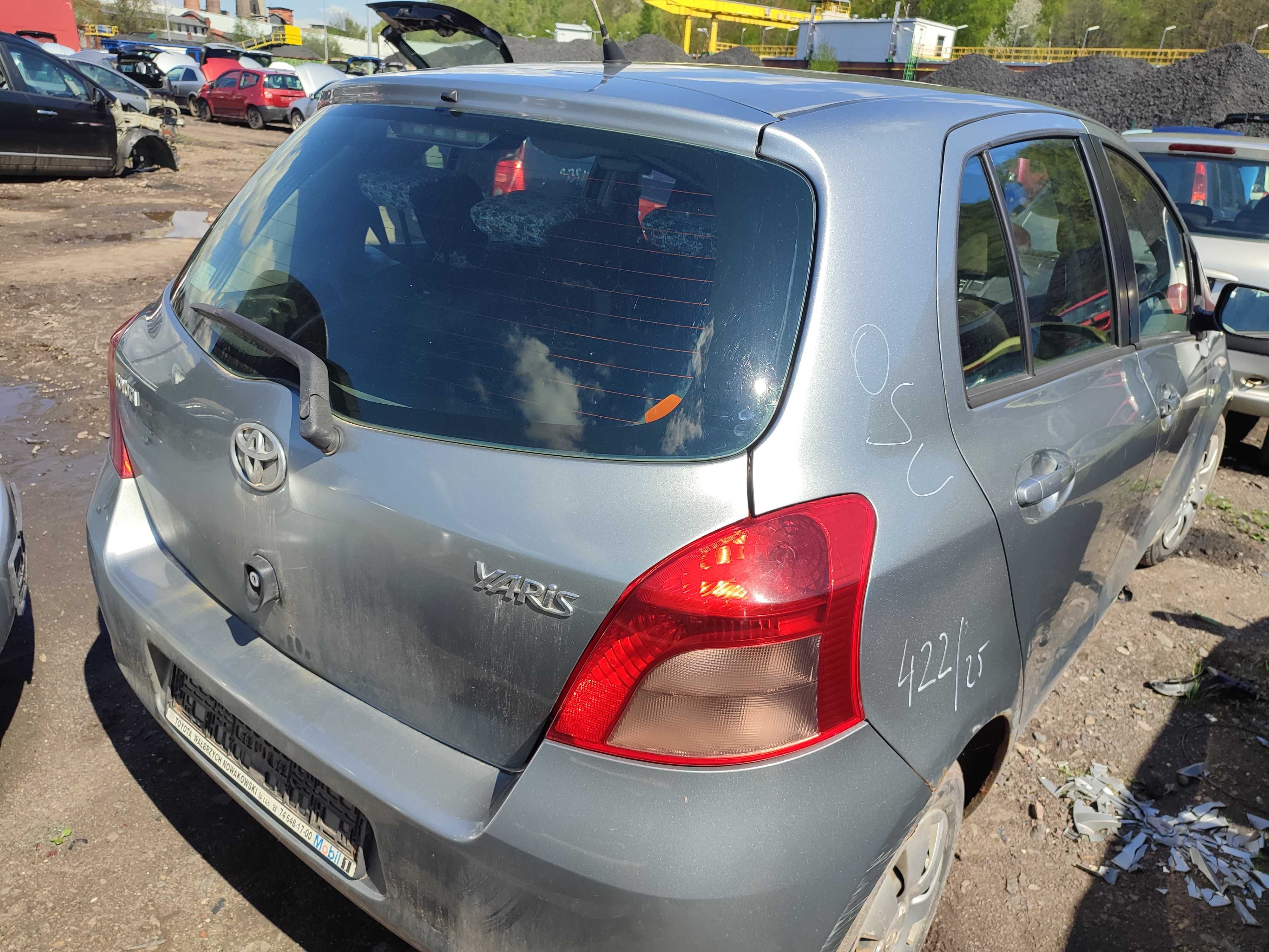 Toyota Yaris II 1F8 maska przednia FV transport/dostawa