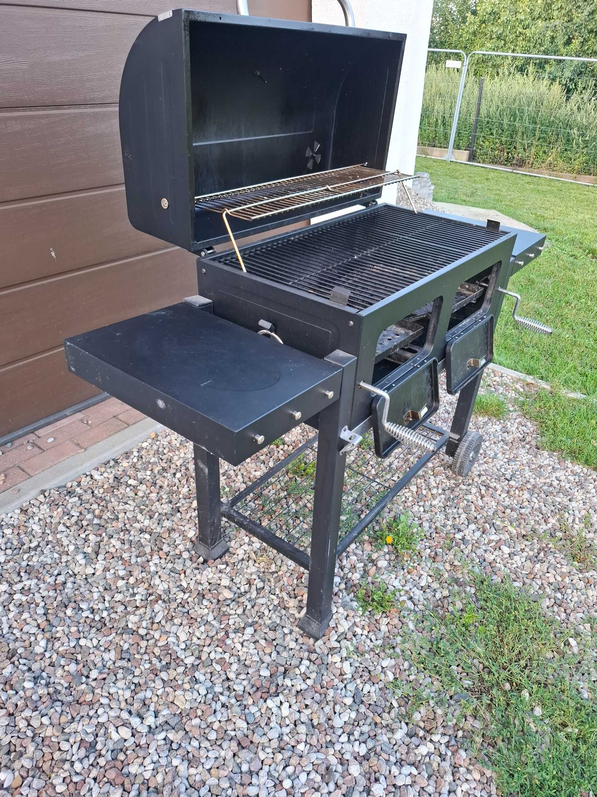 Duży grill węglowy
