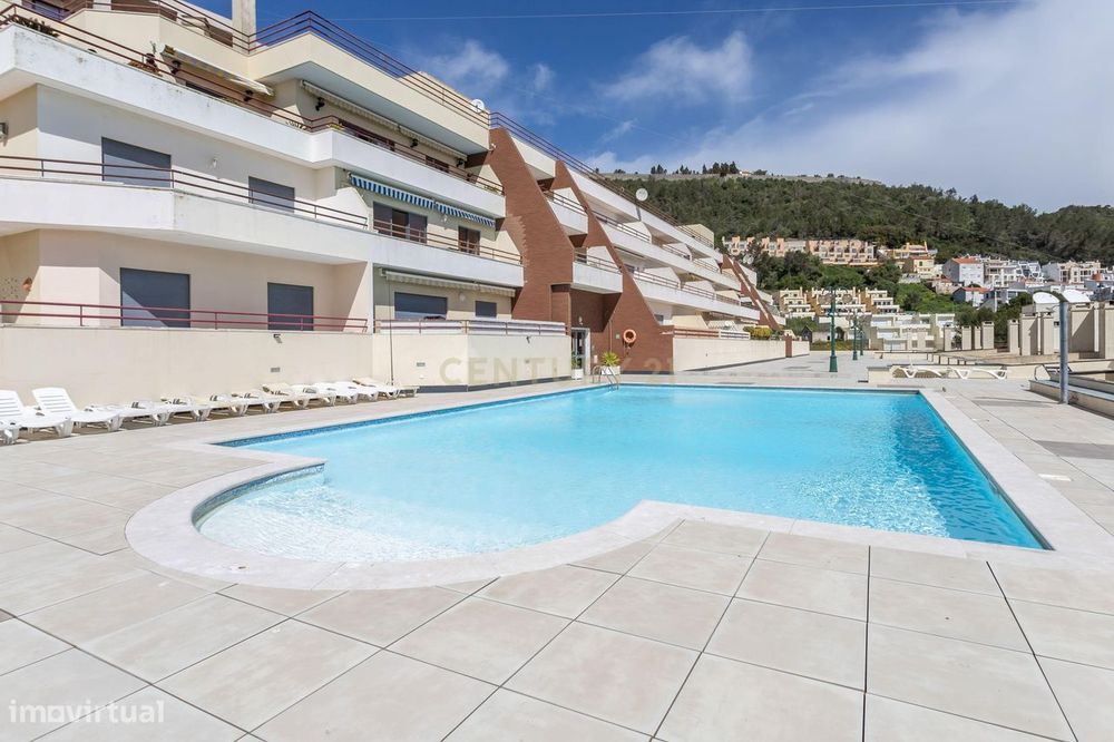 Apartamento T2 em Sesimbra num condomínio com piscina