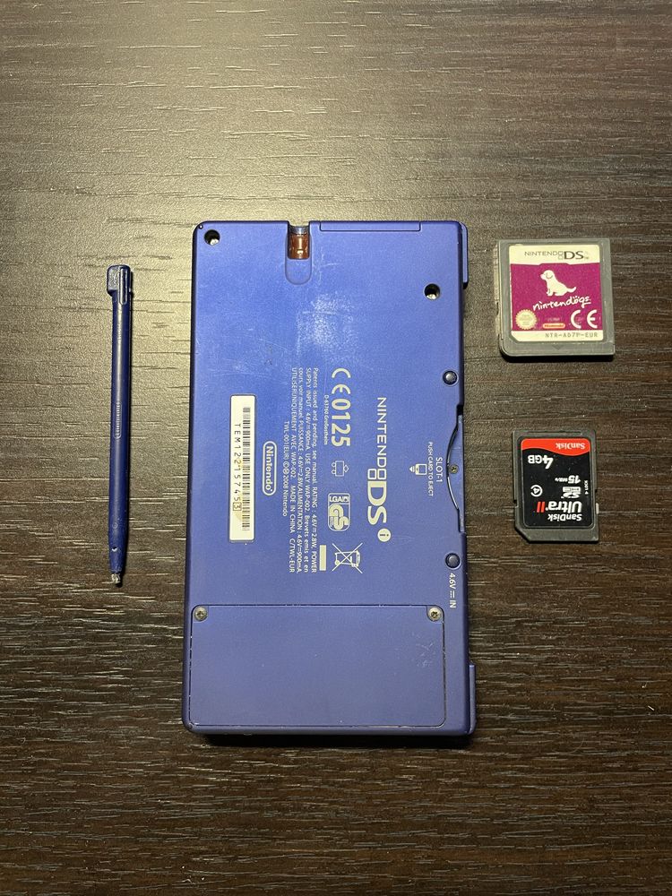 Nintendo DSi + карта на 4GB та стілус