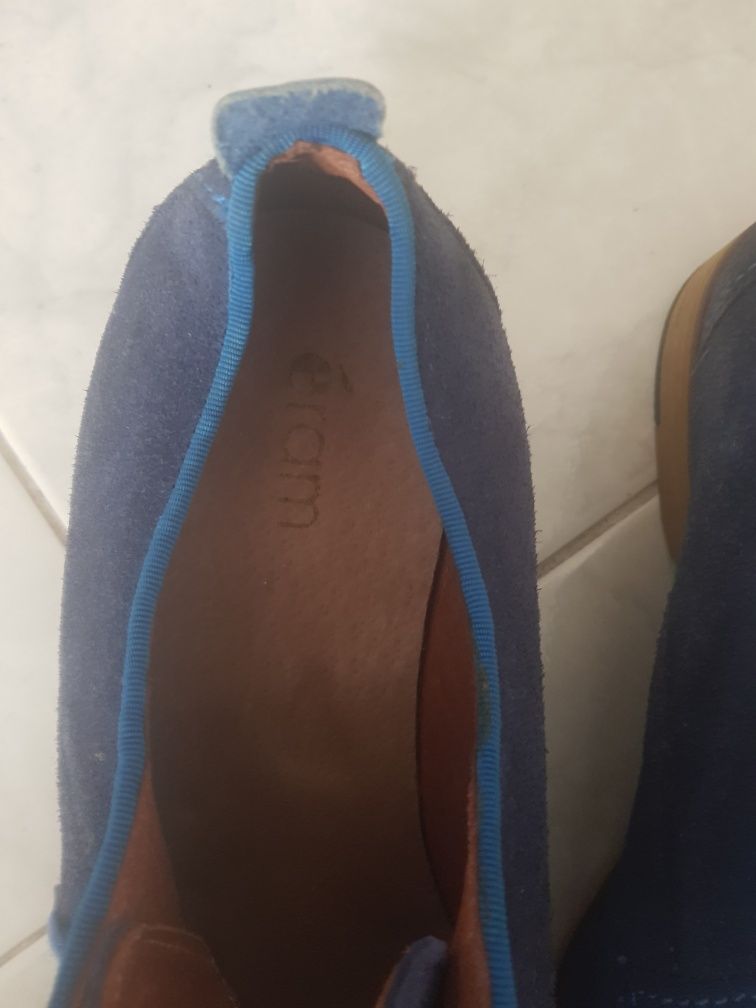 Sapatos de veludo azul novos