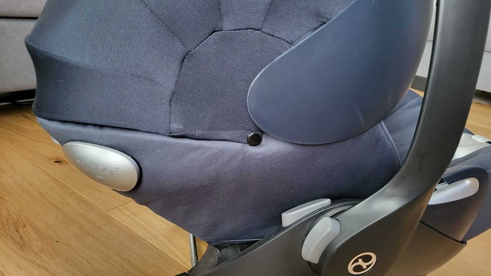 Fotelik Cybex Cloud Q z bazą + 2 adaptery do wózka