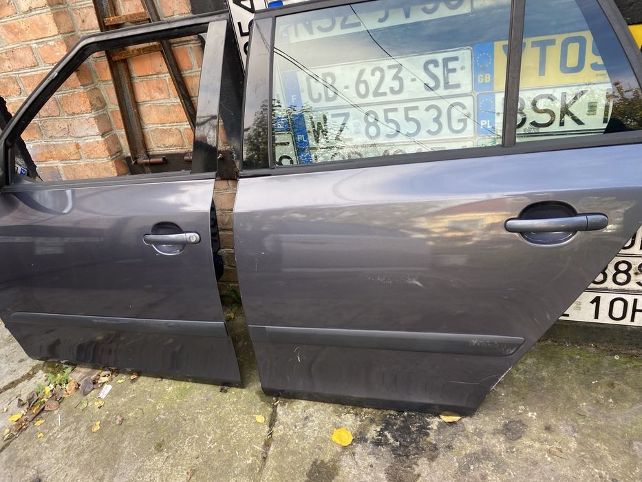 Двері передні задні ліві праві Skoda Fabia універсал