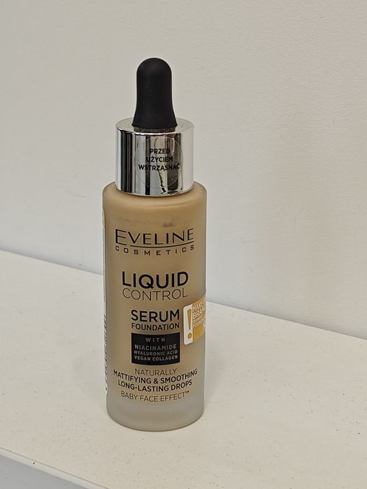 Eveline Liquid Control - podkład z niacynamidem - 010 light beige