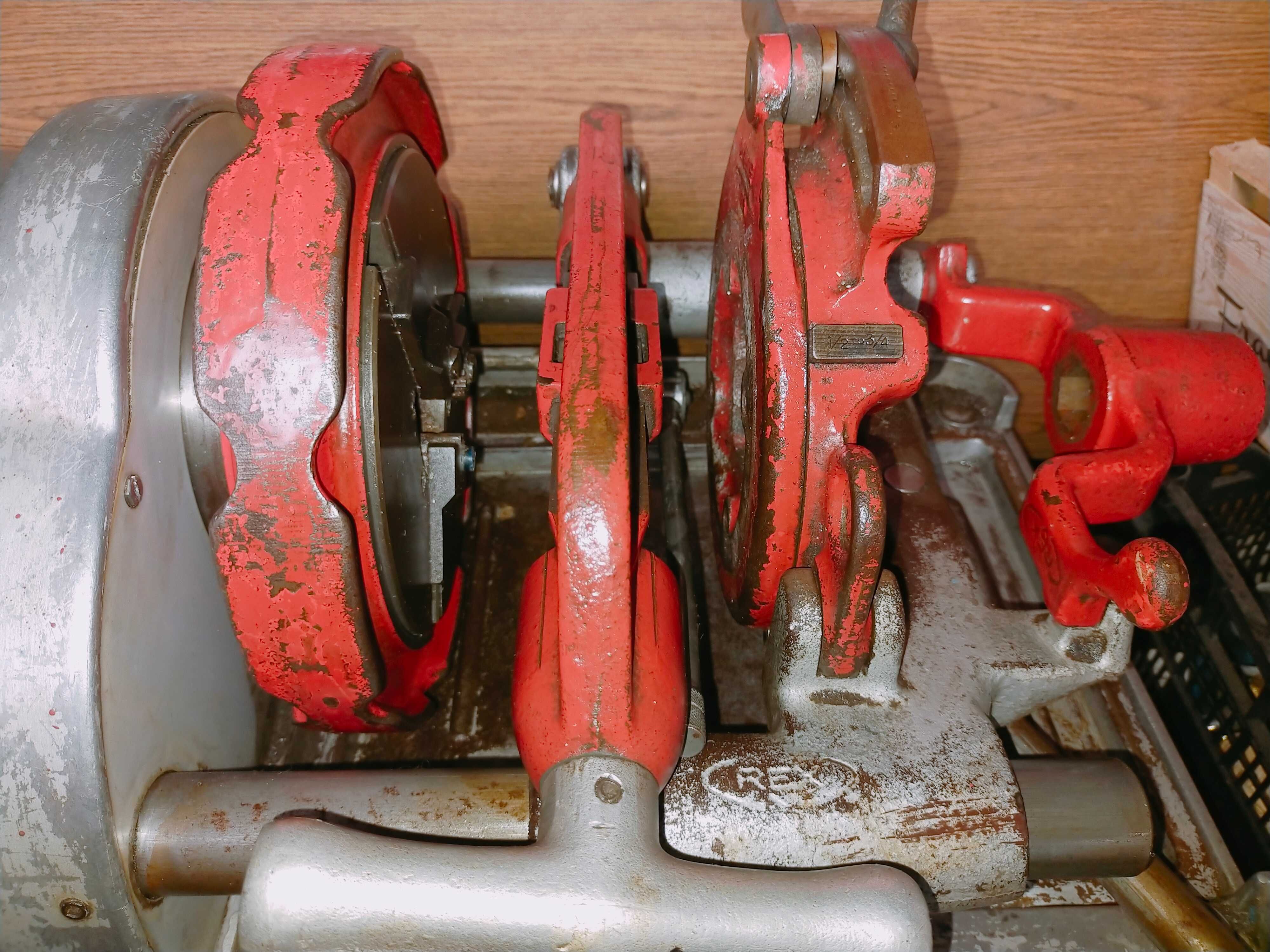 Gwintownica stacjonarna Super Ego (Rex Tool) model 50A. Używana