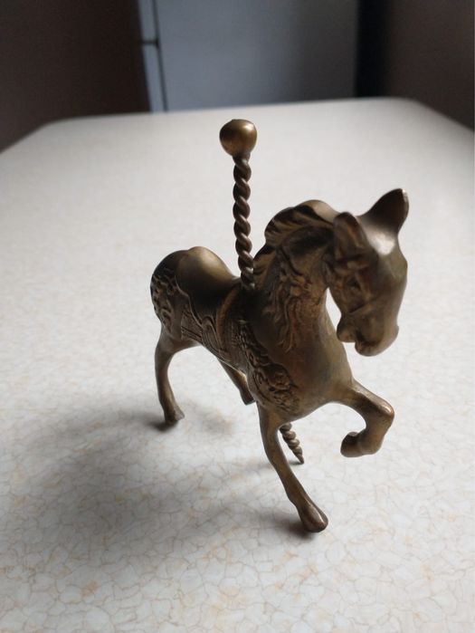 Mosiężny koń figurka