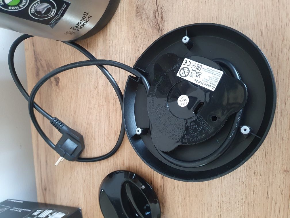Czajnik elektryczny Russell Hobbs 2400 W 1,7 l Srebrny