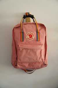 Plecak różowy Fjallraven Kanken Classic z tęczowymi paskami