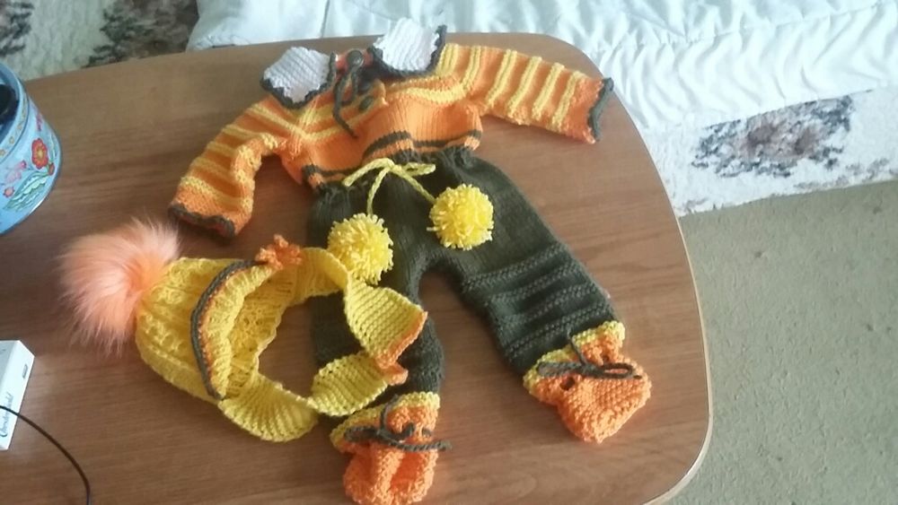 Piękny kombinezonik rękodzieło i czapeczka