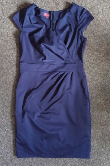 Granatowa sukienka ładny dekolt r. 46