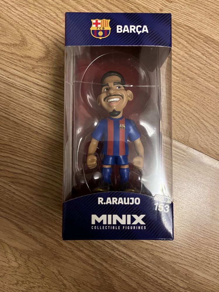 Продам статуэтку футболиста Араухо