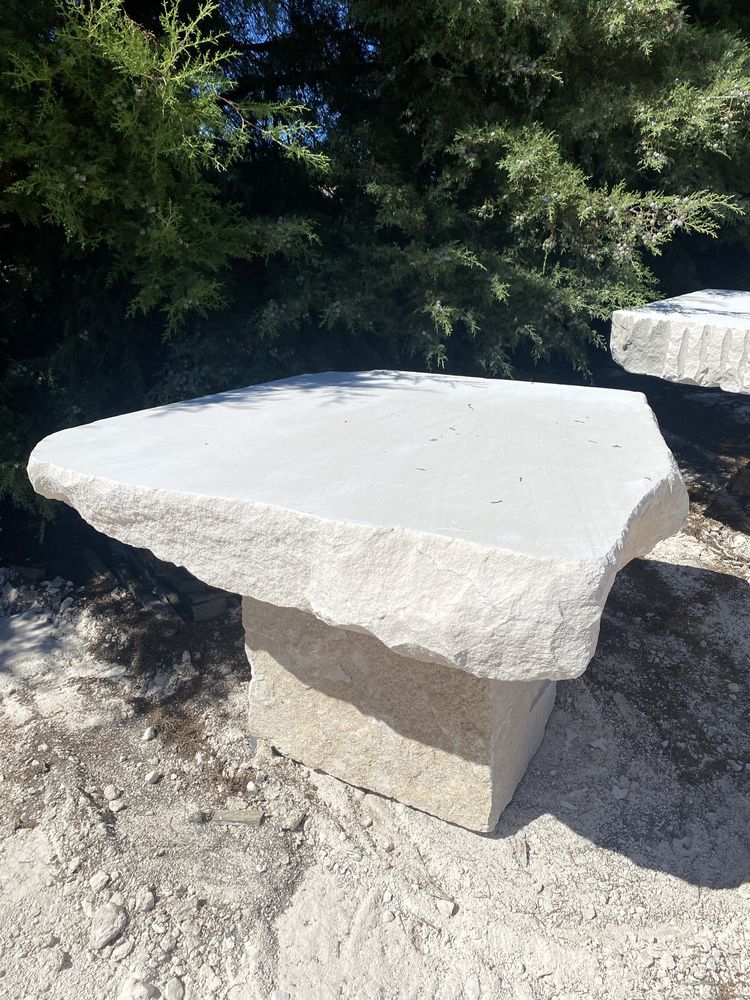 Mesa em pedra natural