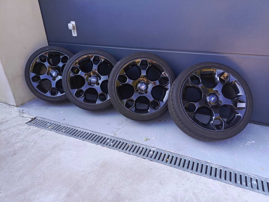 Kola Felgi Ford Fiesta Focus 17 cali 4x108  Bridgestone  205-40r17