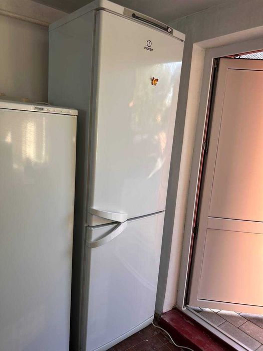 Холодильник Indesit, чудовий стан