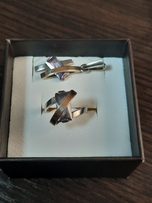 Продам набор: кольцо и подвеску