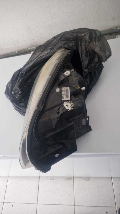 Farol Direito Bi-Xénon Original BMW X1 E84 — Praticamente Novo