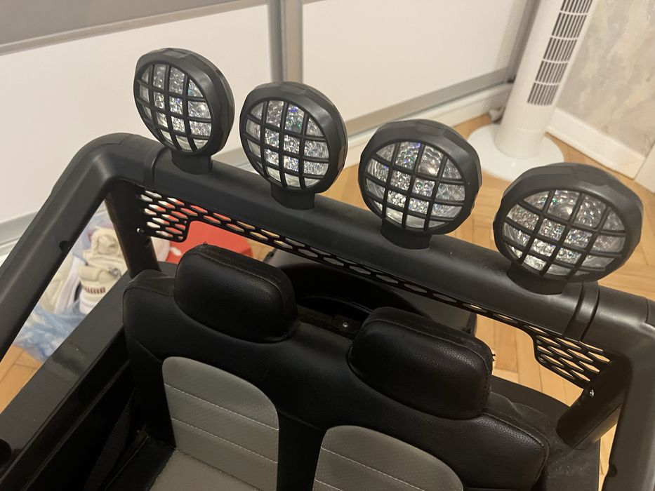 Джип дитячий з музикою і на пульті, ідеальний стан, гаражне утримання)