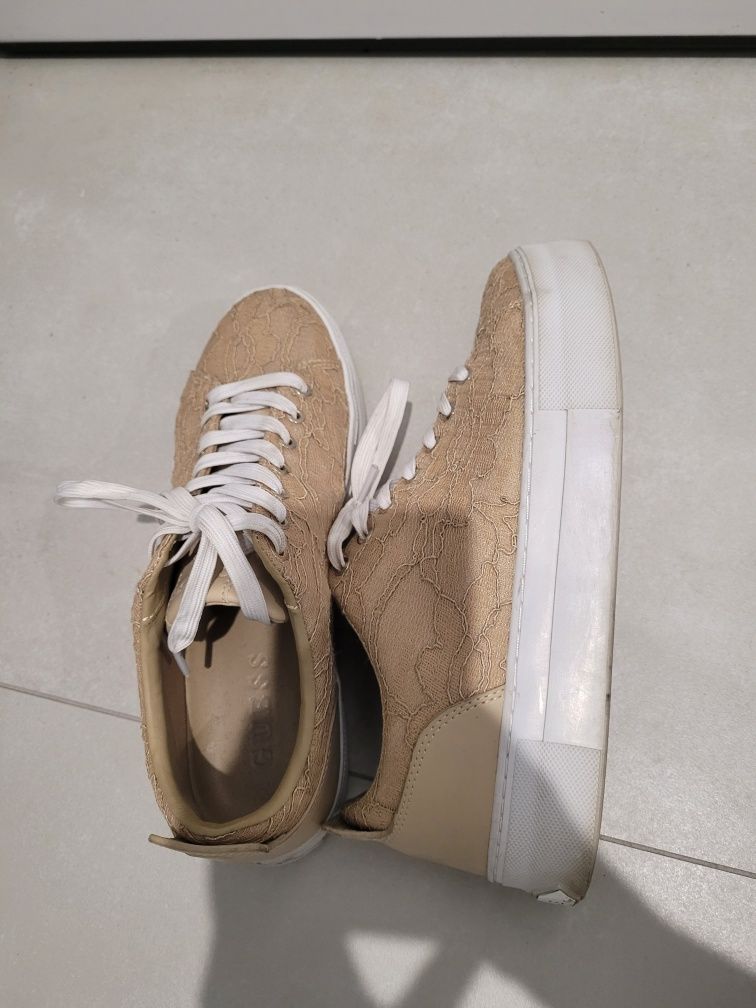 buty sneakersy Guess r.39 beżowe
