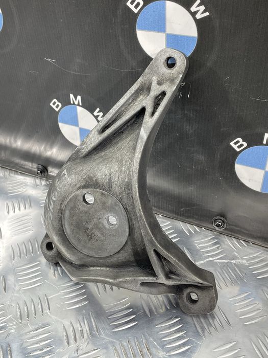 Лапа двигуна права BMW E39 Код:1062