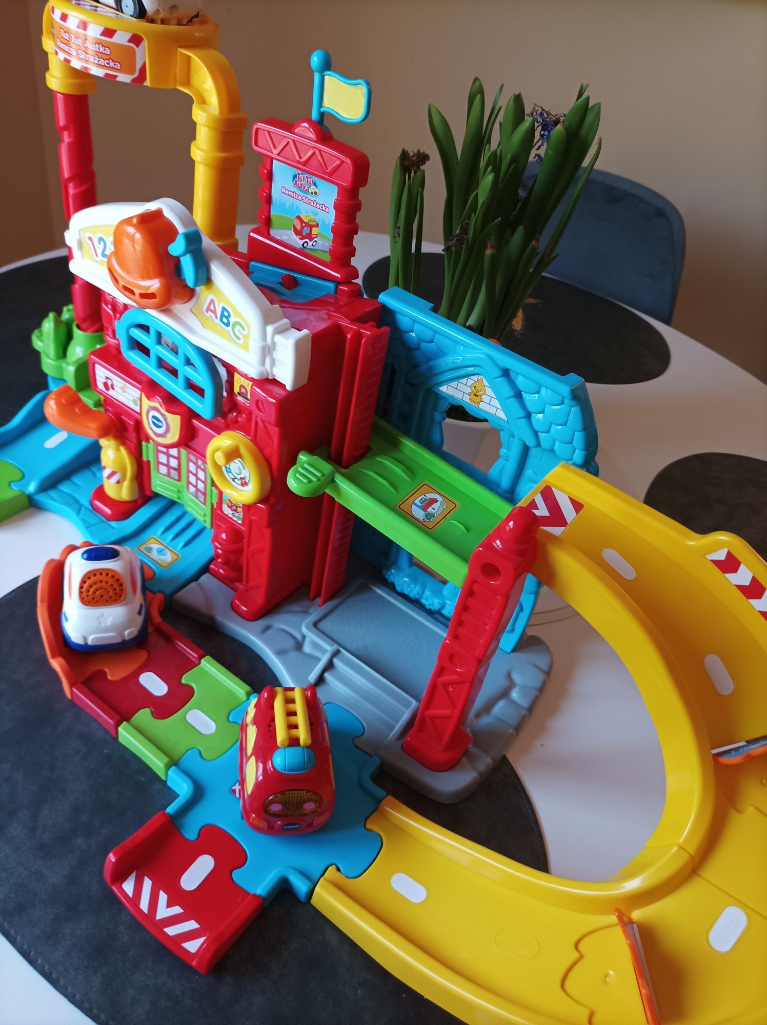 Remiza strażacka vtech tut tut autko