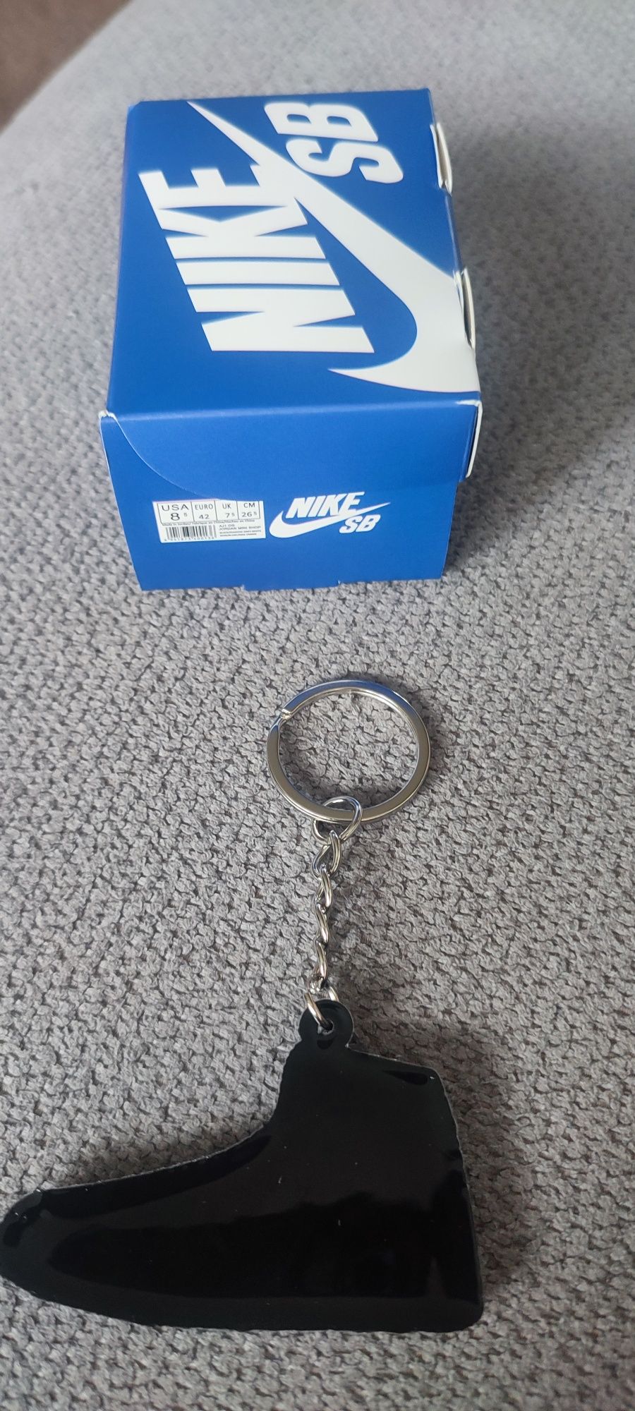 Świetny brelok butów Nike. Nowy w opakowaniu
