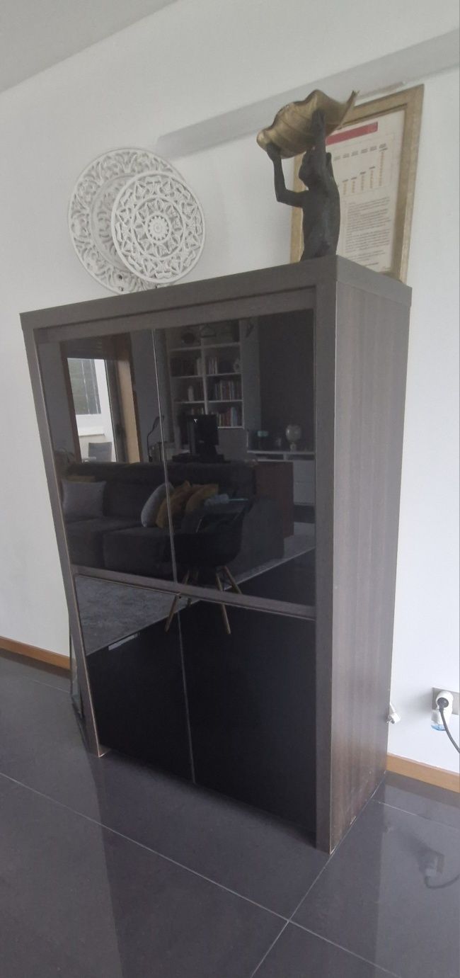 Louceiro sala com portas vidro