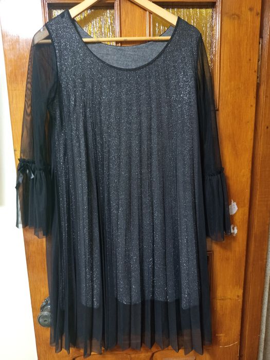 Святкова чорна сукня з теплою підкладкою