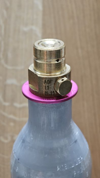 Nabijanie butli SodaStream różowej Kraków