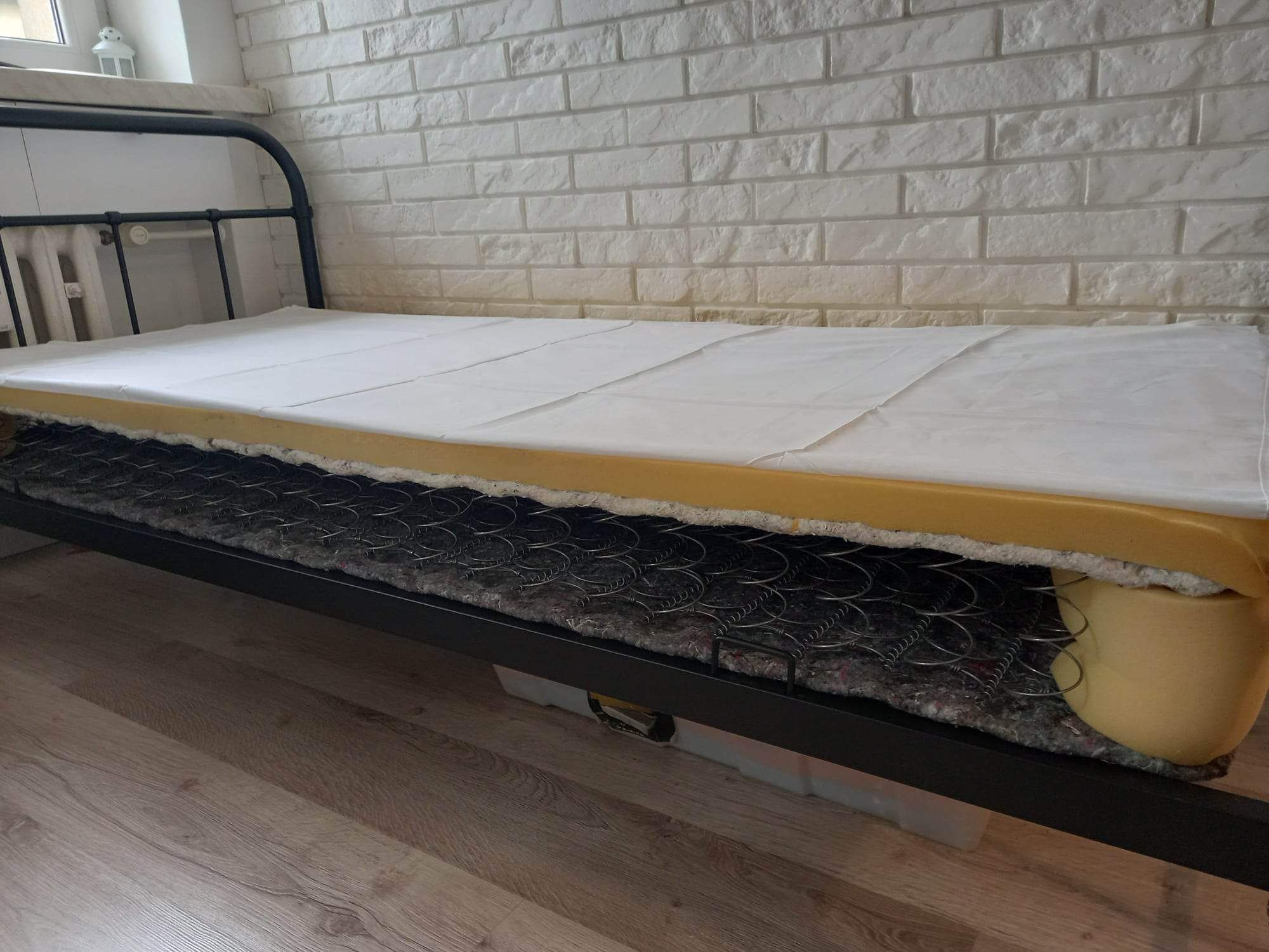 Łóżko jednoosobowe Ikea 90x200 z materacem