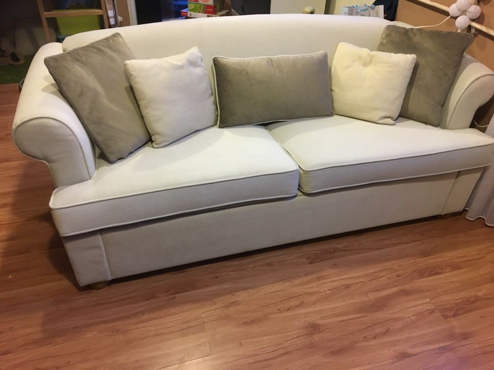 Sofa rozkładana z funkcją spania.