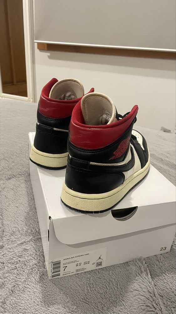 Air Jordan 1 Mid