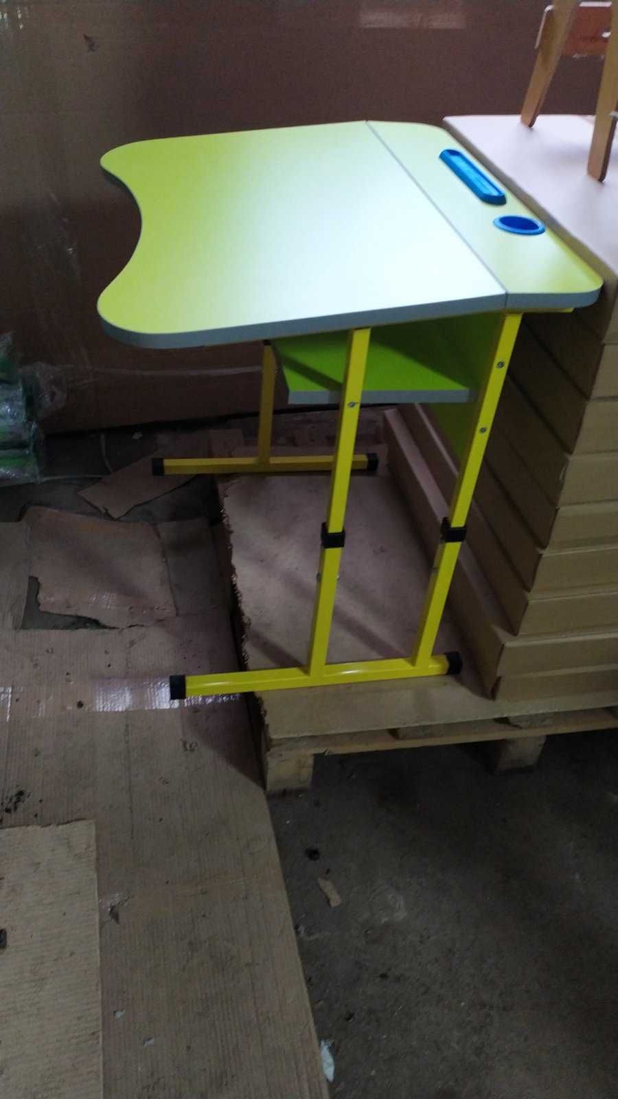 Шкільна парта регулюєма