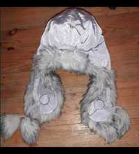 Zimowa damska czapka w kolorze siwym uszatka z futerkiem na zimę siwa