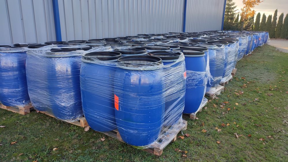 Beczki 200 L powyzej 150 sztuk, dobry plastik, dekiel, raz użyte
