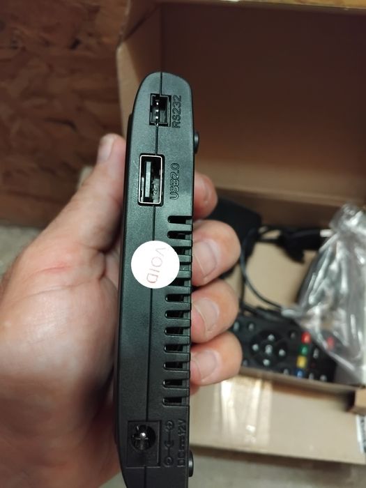 Спутниковый тюнер новый !