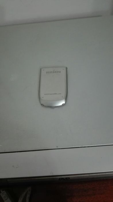 Telemóvel Samsung Z105(apenas os acessórios).
